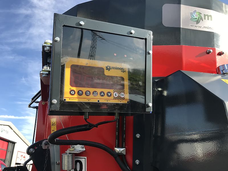 Minos Agri Futtermischwagen T-DYKM 4