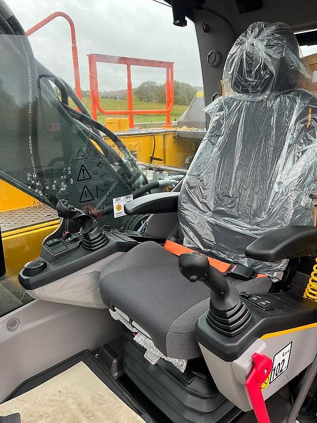 Volvo Kettenbagger EC 220 EL Baujahr 2023 mit Oil Quick 70/55