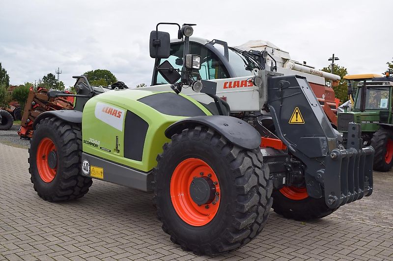 Claas SCORPION 7044