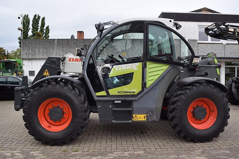 Claas SCORPION 7044