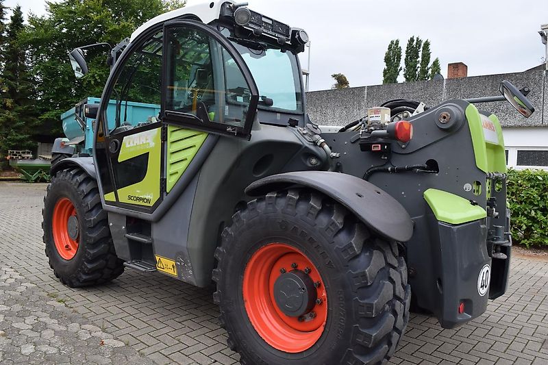 Claas SCORPION 7044