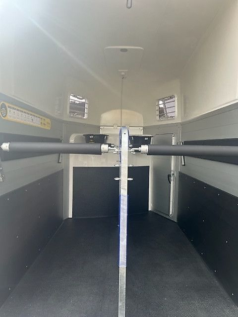 Humbaur Xanthos Aero 2-Pferdeanhänger 2,4t Neu SK