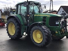 John Deere 6830