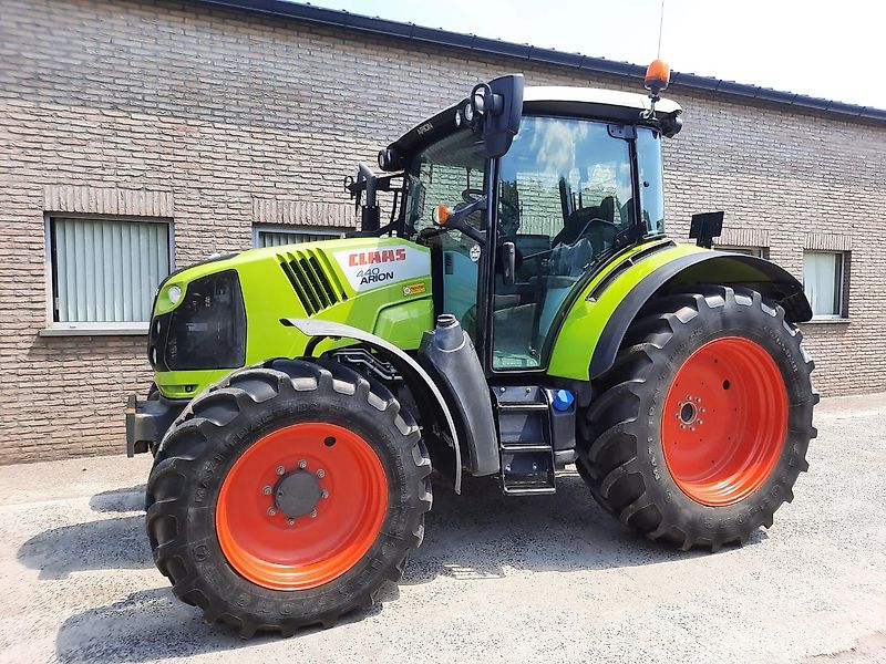 Claas Arion 440