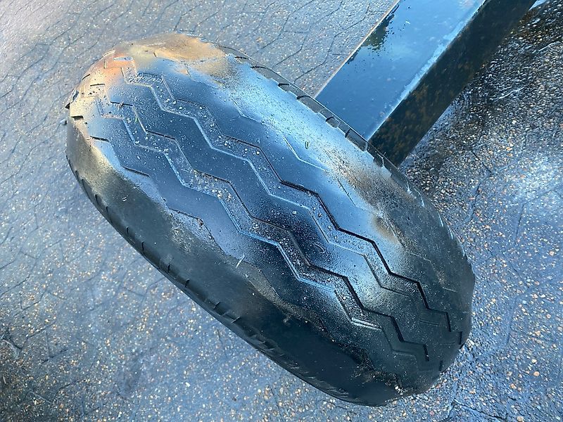 New Holland Skærebordsvogn (Spare part/Reservedel/Ersatzteil)