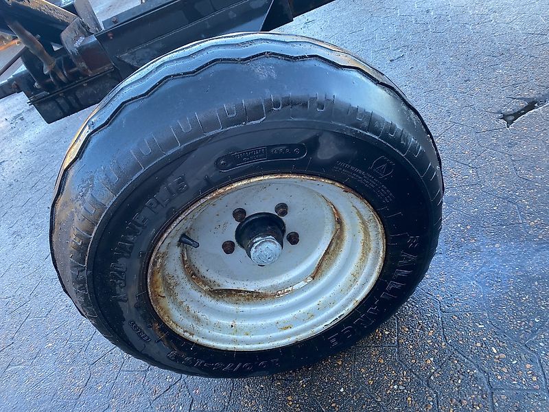 New Holland Skærebordsvogn (Spare part/Reservedel/Ersatzteil)