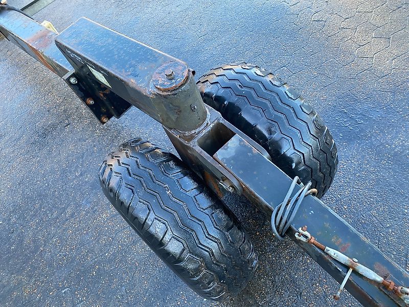 New Holland Skærebordsvogn (Spare part/Reservedel/Ersatzteil)