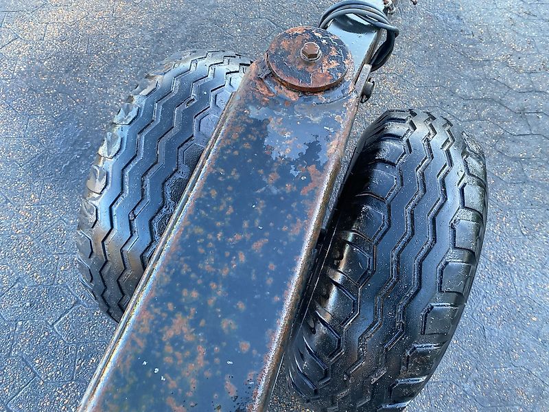 New Holland Skærebordsvogn (Spare part/Reservedel/Ersatzteil)