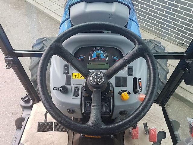 New Holland BOOMER 55 CAB HST STAGE V