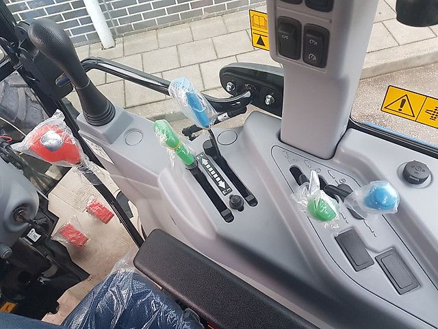 New Holland BOOMER 55 CAB HST STAGE V