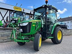 John Deere 3046R