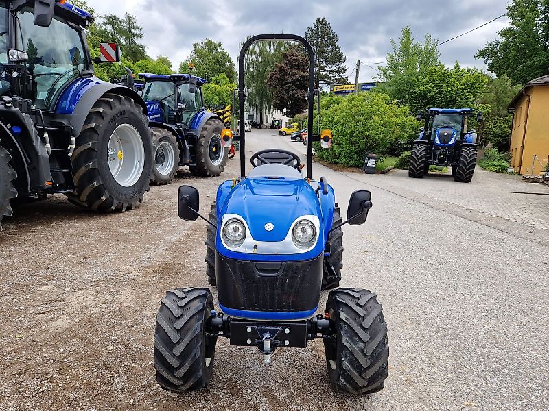 New Holland Boomer 25