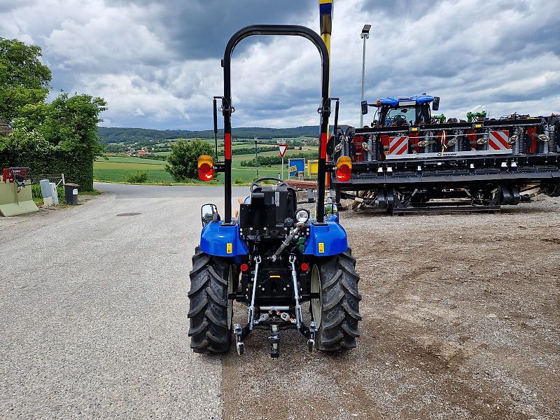 New Holland Boomer 25