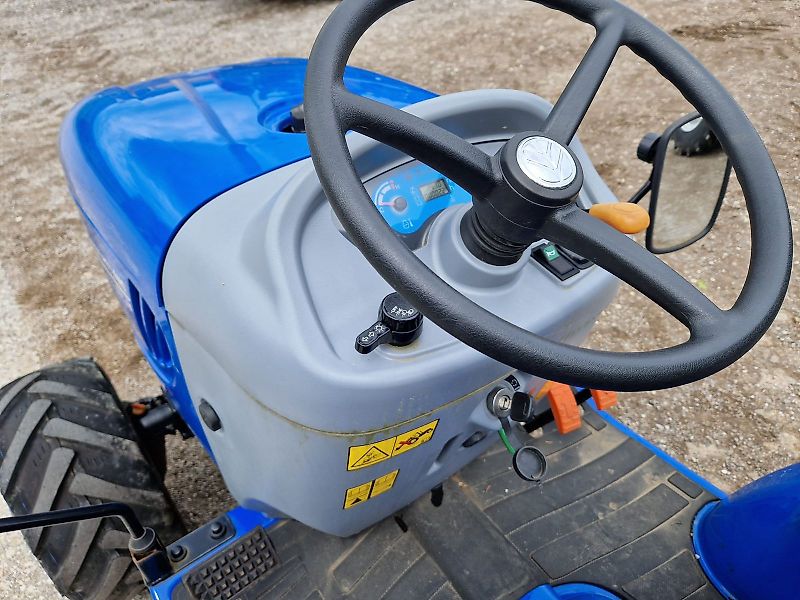 New Holland Boomer 25