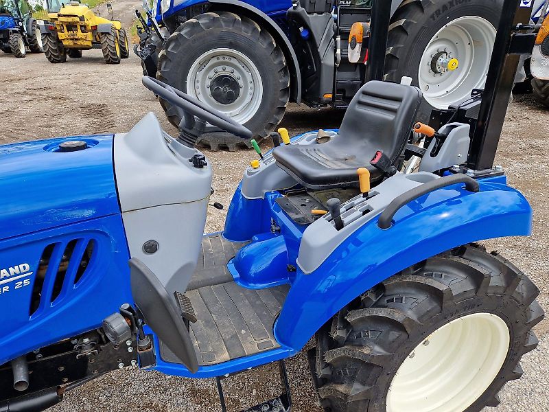 New Holland Boomer 25