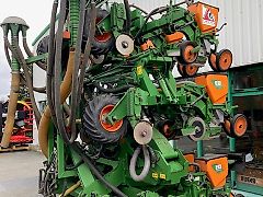 Amazone ED902K mit Fronttank
