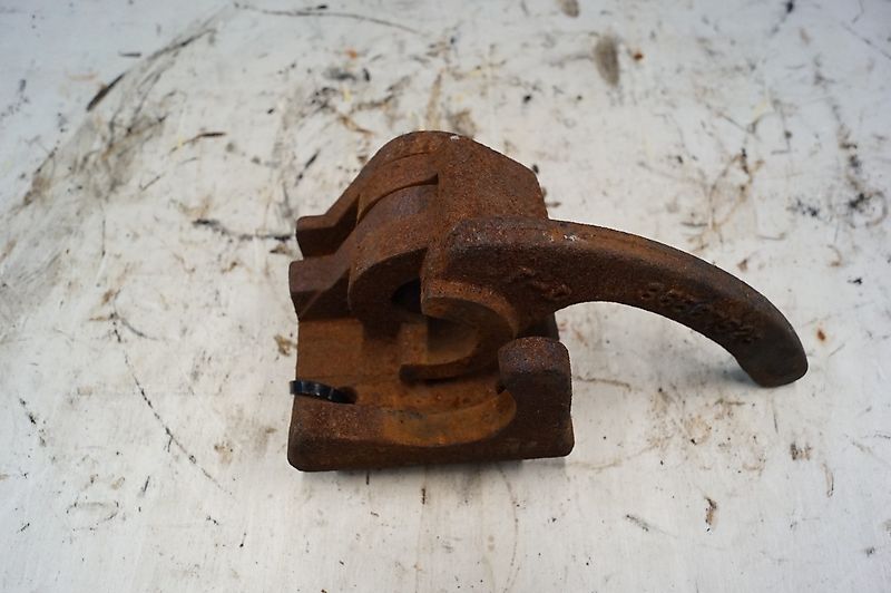 New Holland CR9080 Bro Lås 86608073 (Spare part/Reservedel/Ersatzteil)