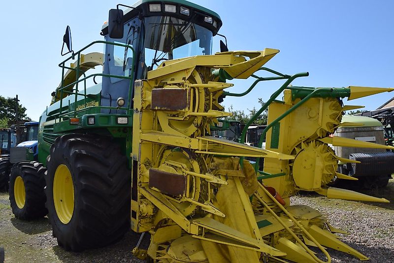 John Deere 7400