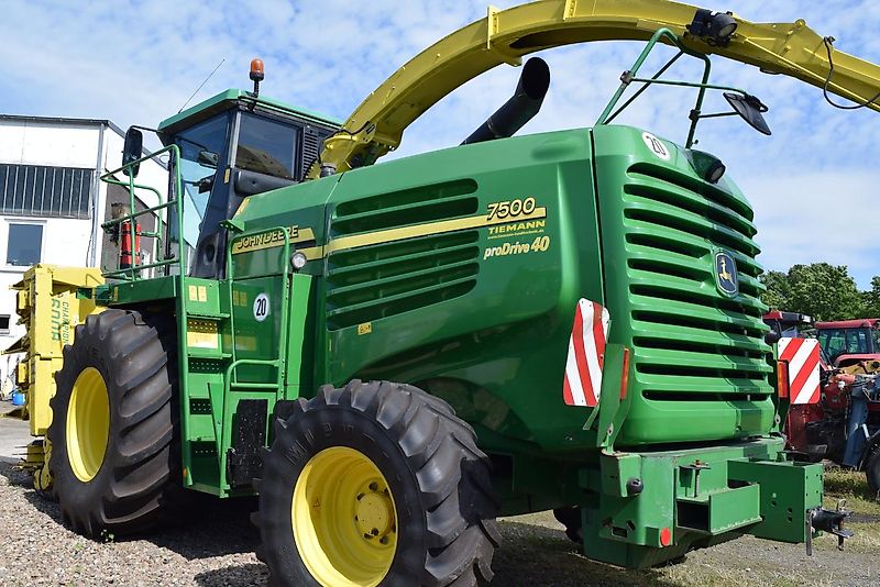 John Deere 7400