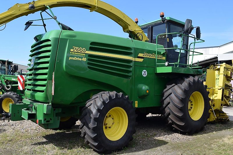 John Deere 7400