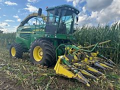 John Deere 7400