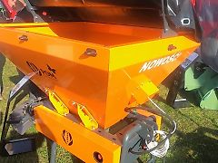 Pom Augustow POM Augustów posypywarka Motyl N031M napęd hydrauliczno-elektryczny