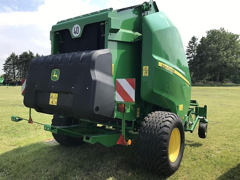John Deere V461M