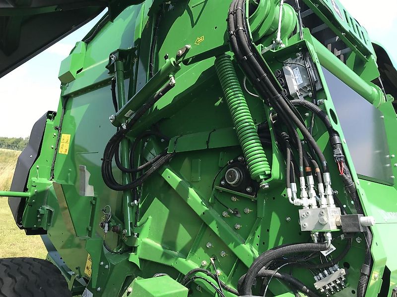 John Deere V461M
