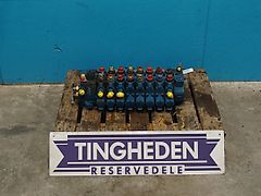 New Holland LB115B (Spare part/Reservedel/Ersatzteil)