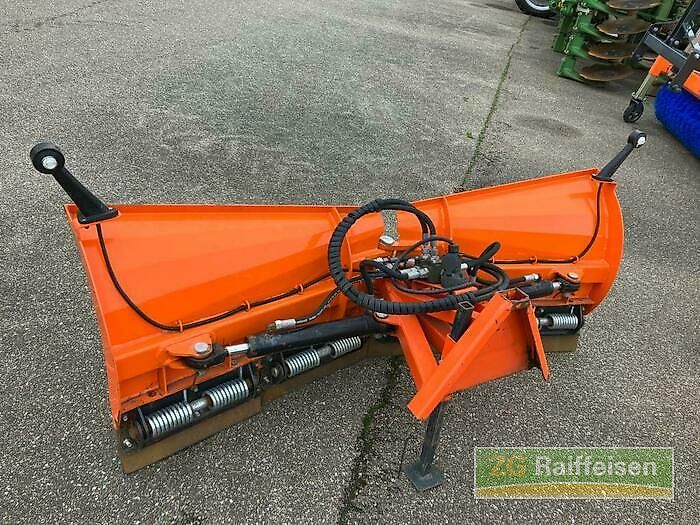 Iseki Federklappenschneepflug