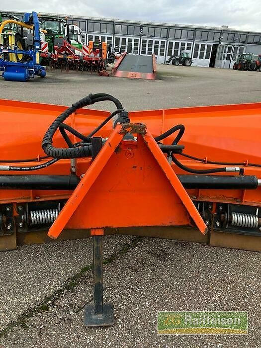 Iseki Federklappenschneepflug