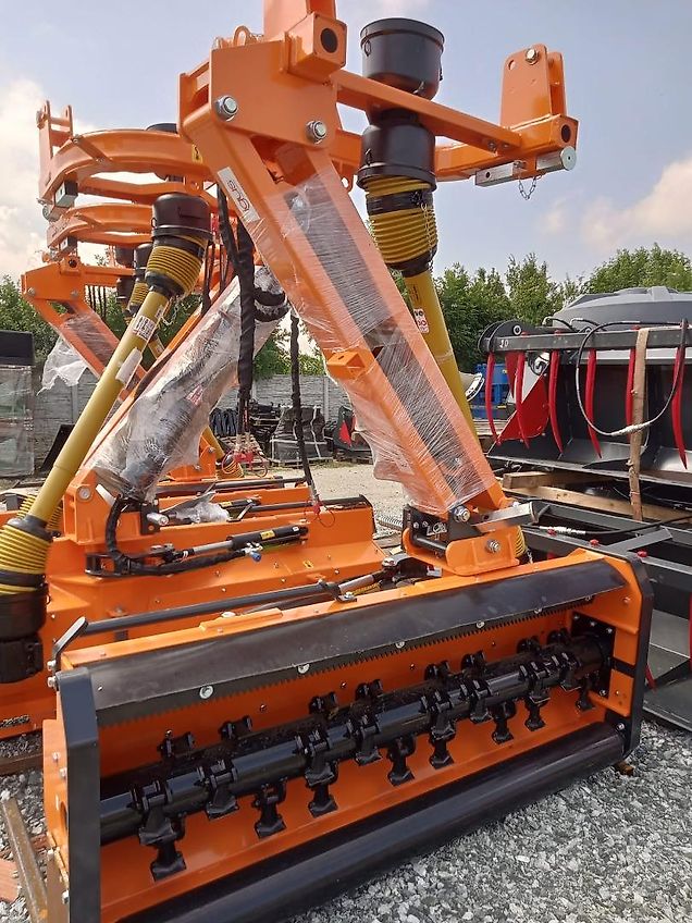 TALEX BÖSCHUNGSMULCHER LEOPARD RB 1,80 hintenseitlich Auslegelmulcher