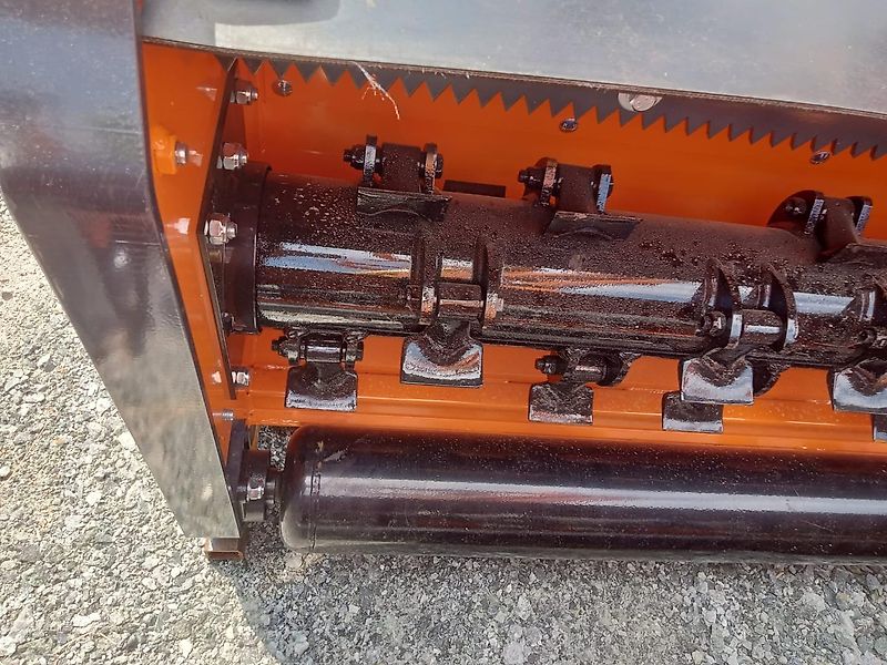 TALEX BÖSCHUNGSMULCHER LEOPARD RB 1,80 hintenseitlich Auslegelmulcher