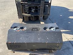 JCB 700kg Weight Slab (ST24611)