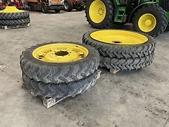 John Deere 230/95R32 und 230/95R48