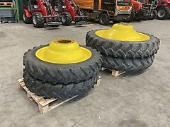 John Deere 230/95R32 und 270/95R48