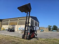 Linde H30D mit Hochkippschaufel