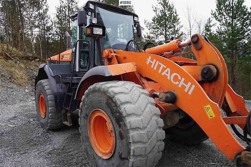 Hitachi ZW220