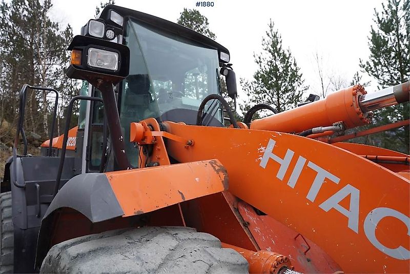 Hitachi ZW220