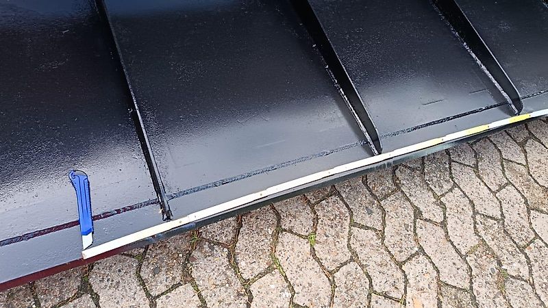 Bressel und Lade Keine Bressel Erdschaufel 245cm Schaufelbreite Schürfleiste Euroaufnahme Euroadapter 2 Mittelstege Schwergutschaufel Ladeschaufel Leichtgutschaufel 245cm Schürfleiste Frabschäden