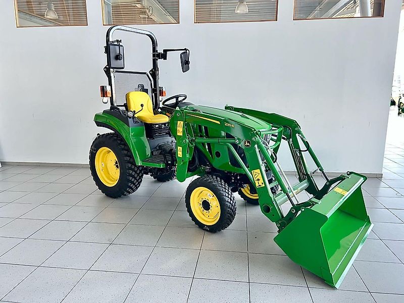 John Deere 2032R