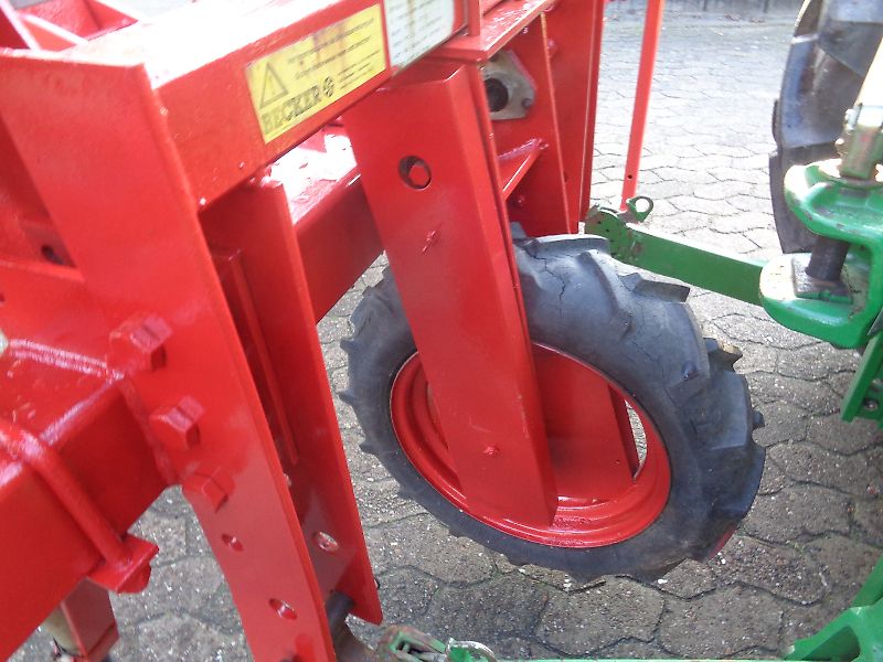 Becker  Hatzenbichler Einböck Schmotzer 4 reihiges Hackgerät mit Granulatstreuer-Düngerstreuer Reihenabstand variabel bis 75 cm mit Rollhackelementen-Hacksternen zur Substrateinarbeitung sowie zur Beikrautbekämpfung 300cm Arbeitsbreite