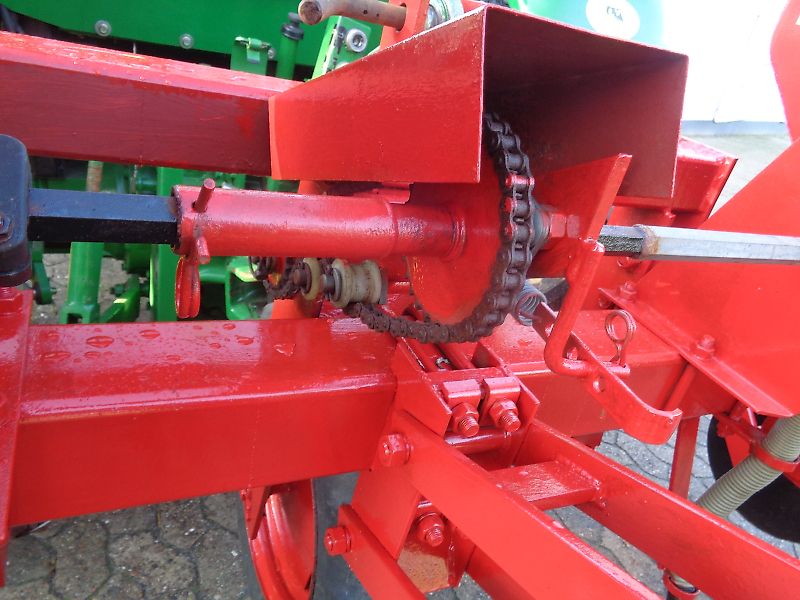 Becker  Hatzenbichler Einböck Schmotzer 4 reihiges Hackgerät mit Granulatstreuer-Düngerstreuer Reihenabstand variabel bis 75 cm mit Rollhackelementen-Hacksternen zur Substrateinarbeitung sowie zur Beikrautbekämpfung 300cm Arbeitsbreite