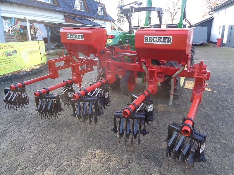 Becker  Hatzenbichler Einböck Schmotzer 4 reihiges Hackgerät mit Granulatstreuer-Düngerstreuer Reihenabstand variabel bis 75 cm mit Rollhackelementen-Hacksternen zur Substrateinarbeitung sowie zur Beikrautbekämpfung 300cm Arbeitsbreite