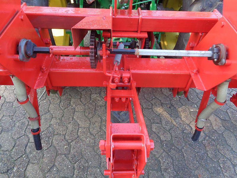 Becker  Hatzenbichler Einböck Schmotzer 4 reihiges Hackgerät mit Granulatstreuer-Düngerstreuer Reihenabstand variabel bis 75 cm mit Rollhackelementen-Hacksternen zur Substrateinarbeitung sowie zur Beikrautbekämpfung 300cm Arbeitsbreite