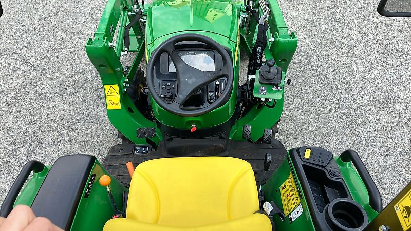 John Deere 3025E