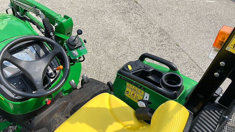 John Deere 3025E