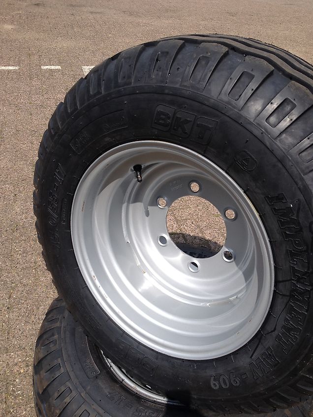 BKT AW Implement 15.0/55x17