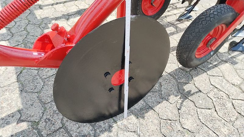 Gruse 5 reihige Hacke 5 reihiges Hackgerät 55 cm Reihenabstand 300 cm Rahmenbreite gezackte Kulturschutzscheiben 520 mm Durchmesser Scheibenseche zur Spurführung 520 mm gefedert