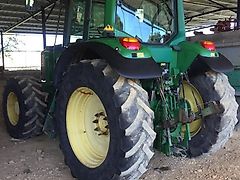 John Deere 6520